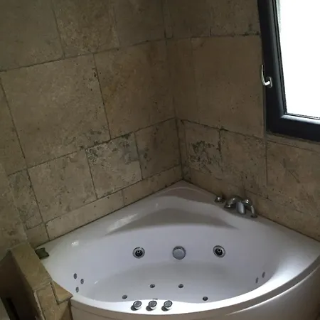 Contemporaine 20min De La Villa Aigues-Vives (Gard)